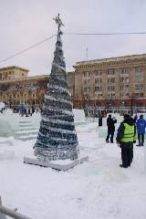 Строительство ледового городока на площади Свободы
