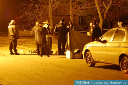 По адресу ул. Клапцова, 3, около 18-ти часов 50 минут  было совершено вооруженное нападение на автомобиль инкассации - погибли три инкассатора