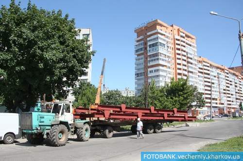 В Харькове строят стеклянный переход