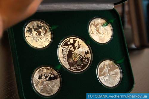 В Харькове презентованы монеты с символикой ЕВРО-2012