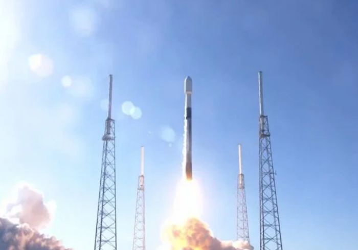В США успешно запустили ракету-носитель с украинским спутником на борту (видео)