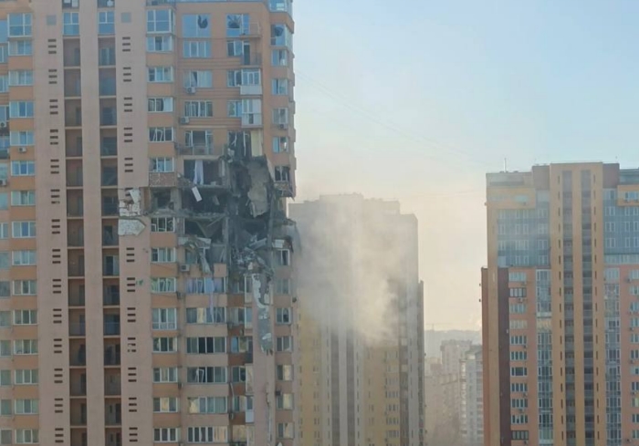 Российские войска нанесли удар по жилому дому в Киеве