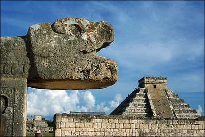 Пирамида Майя в городе Чичен-Ица в Мексике (Mayan city)