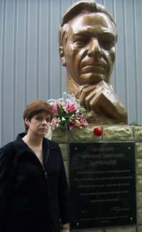 Внучка ученого Татьяна Денисова на открытии памятника